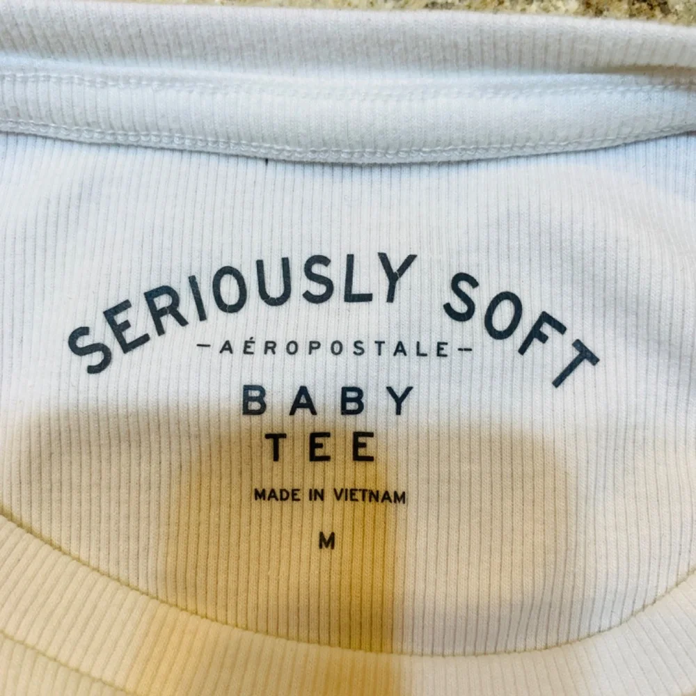 Aeropostale Long Sleeve Seriously Soft St. Moritz Cropped Graphic 2Fer Tee SizeM